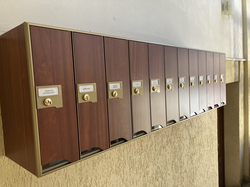 Cassette postali condominiali in legno con serratura