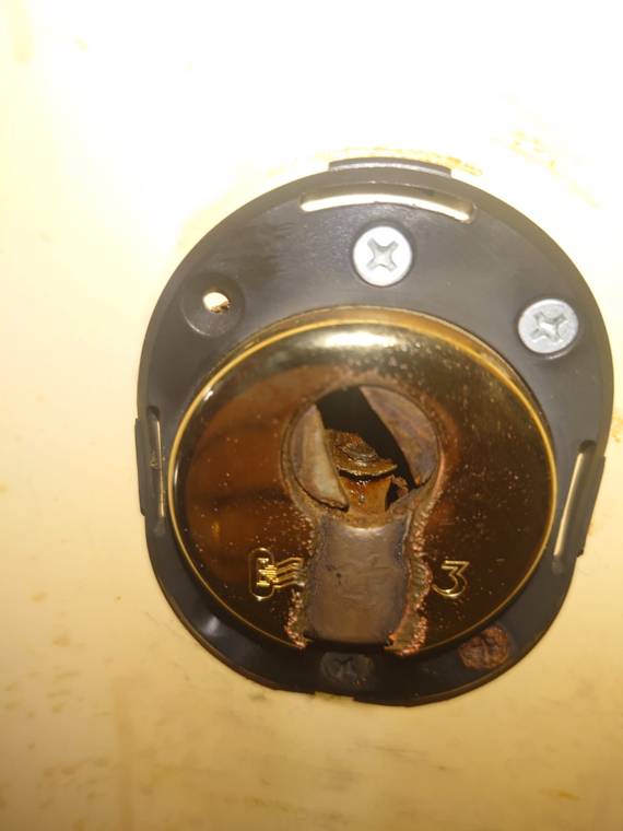 Rotore del cilindro sbriciolato dall’acido, visto dall’interno del defender