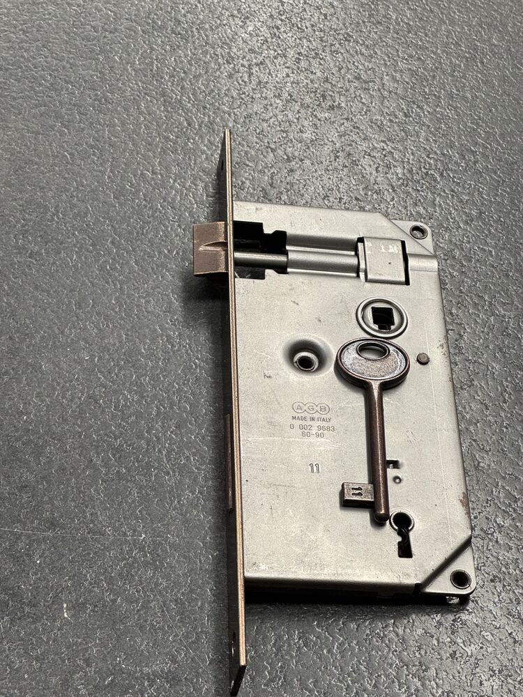 Serratura patent da infilare per porta interna, con la chiave
